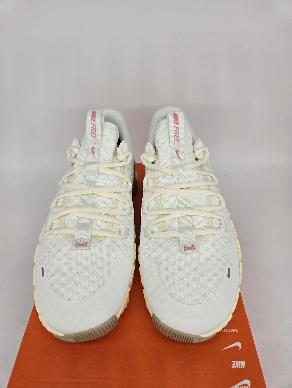 Nike Women's Free Metcon 5 Sail Sanddrift Workout Shoes Size 8 - Picture 2 of 8